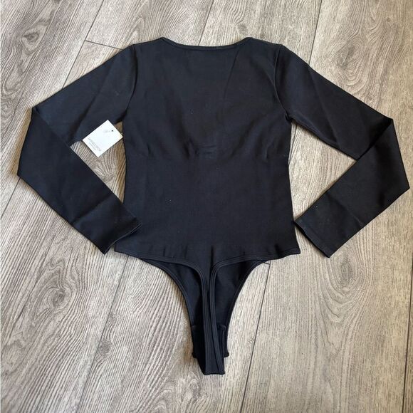 Mango pop Black Long Sleeve Bodysuit - Picture 2 of 3